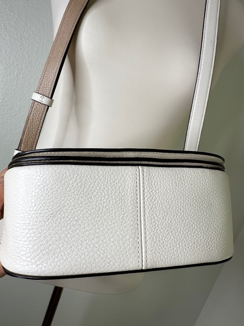 Coach White authentic Pebbled Leather Logo Saddle Crossbody - Picture 8 of 15